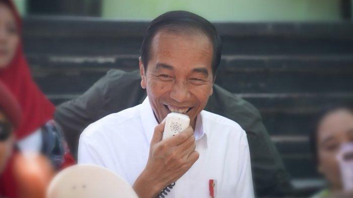 Momen-Jokowi-Pamit-dan-Mohon-Maaf-kepada-Warga-Surabaya-di-Pasar-Soponyono